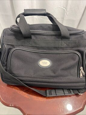 American Tourister Black Men's Weekender carry on Duffel Bag